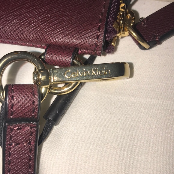 Calvin Klein Maroon Multi Size Wristlet Travel Bags - Picture 6 of 7